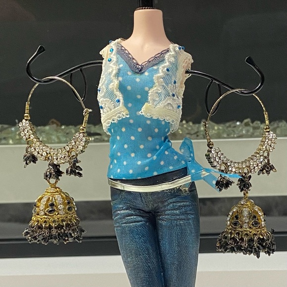 Vintage gold tone rhinestone and bead tassels dangle statement earrings. Used. - Picture 7 of 11